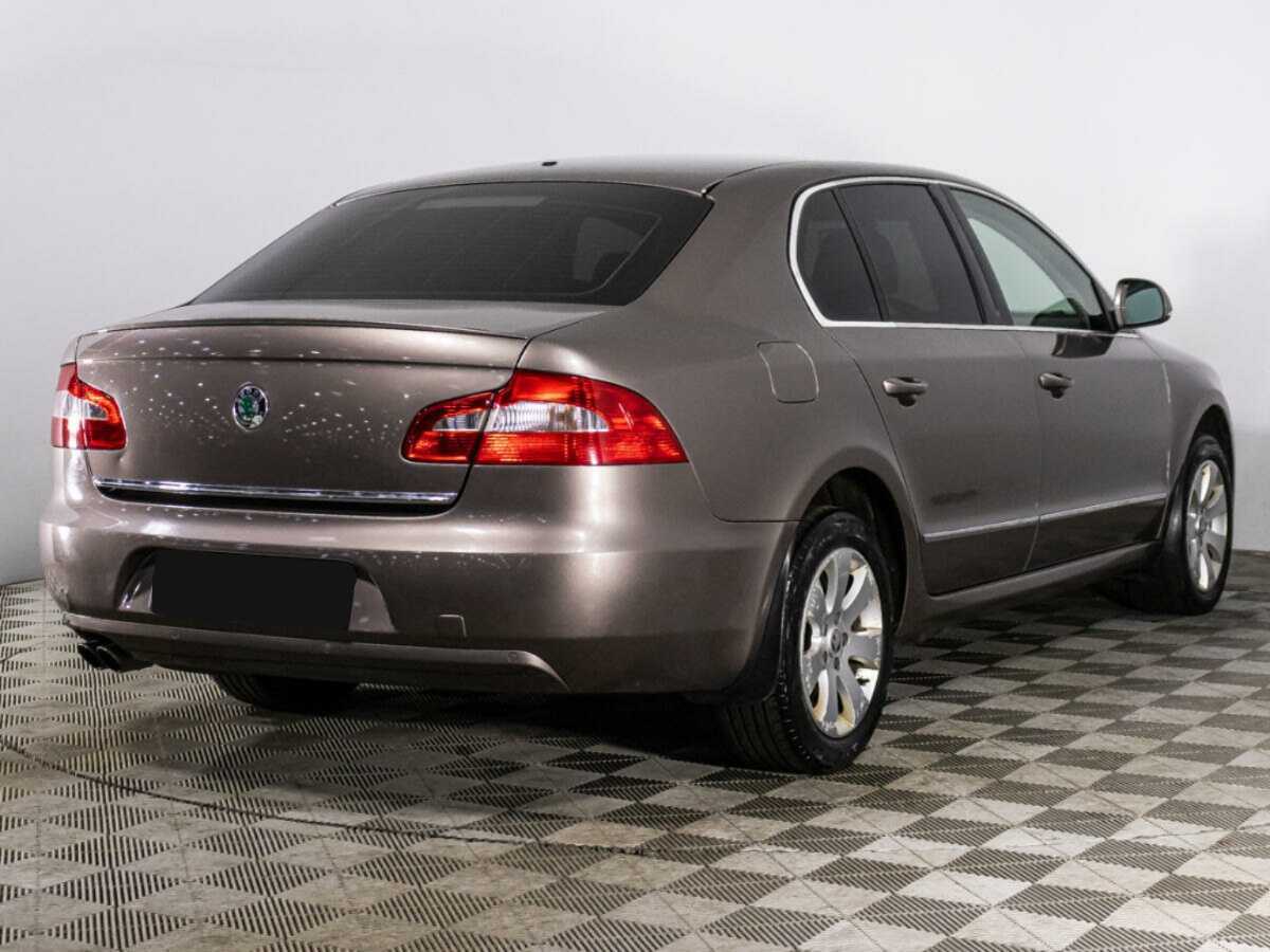 Skoda Superb с пробегом — 2012 год. Фото: #4
