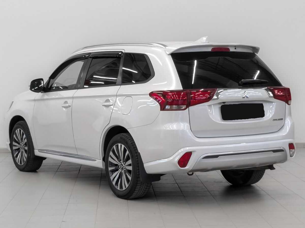 Mitsubishi Outlander с пробегом — 2022 год. Фото: #6