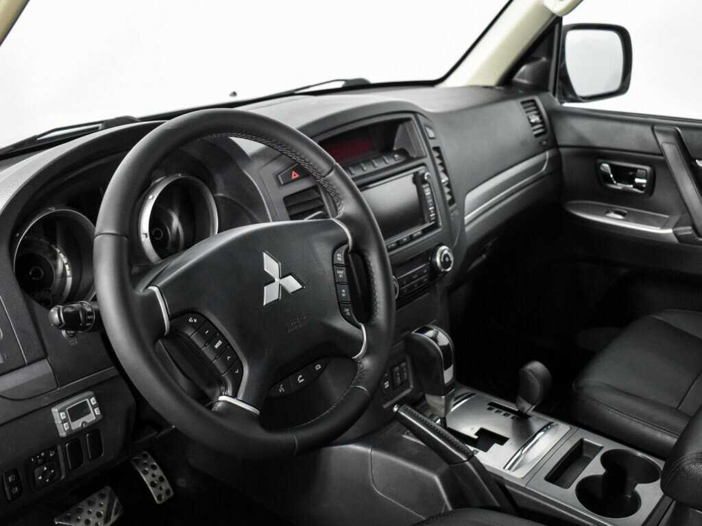 Mitsubishi Pajero с пробегом — 2013 год. Фото: #8