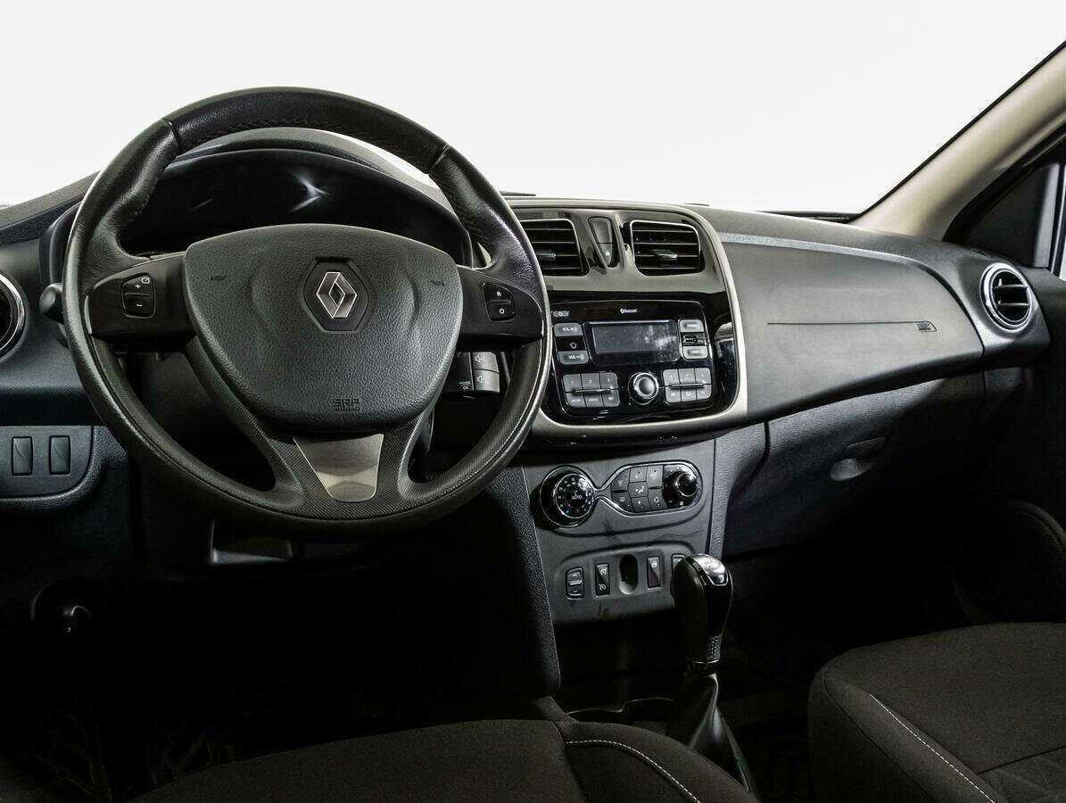 Renault Sandero с пробегом — 2017 год. Фото: #9