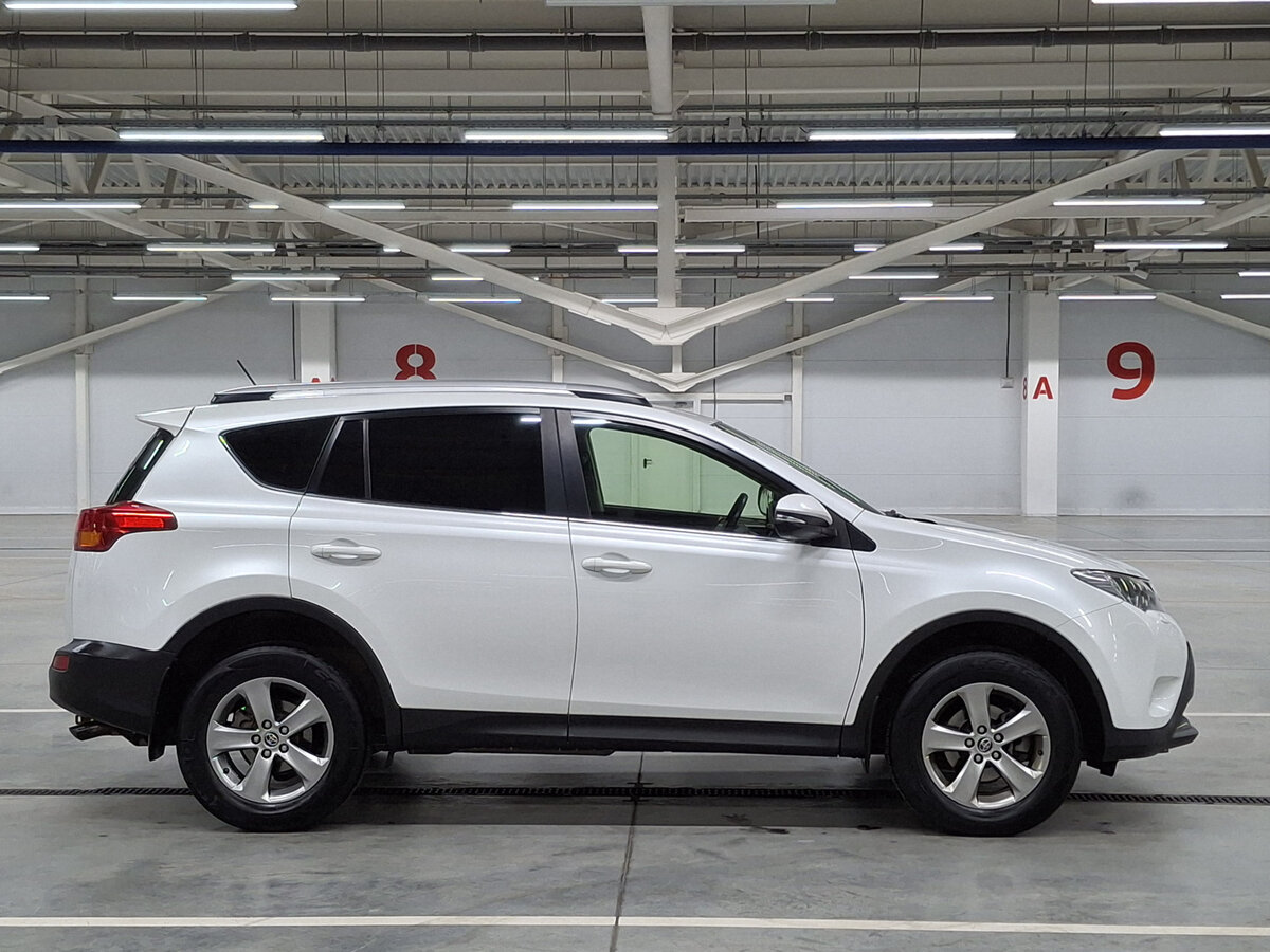 Toyota RAV4 с пробегом — 2014 год. Фото: #3