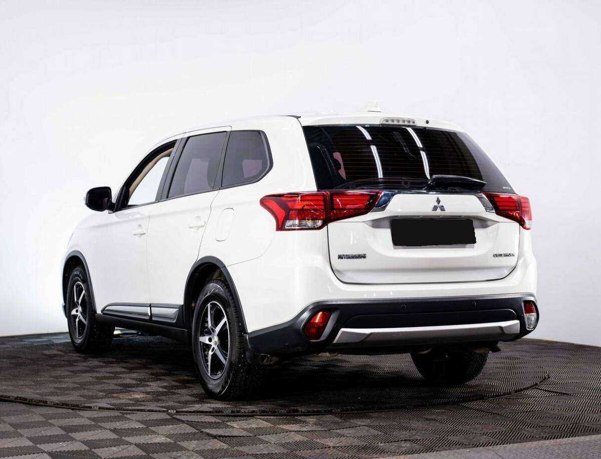 Mitsubishi Outlander с пробегом — 2017 год. Фото: #3