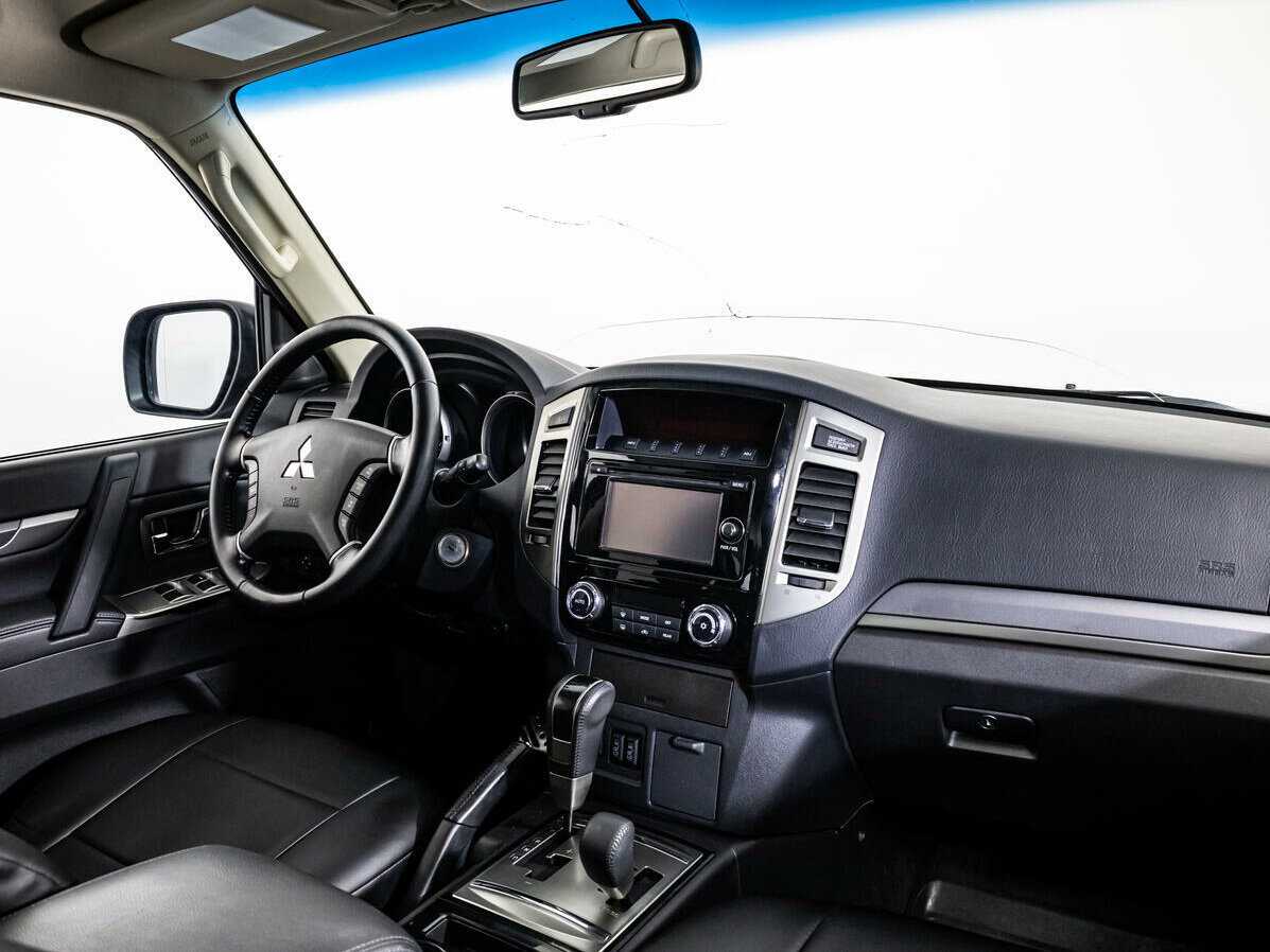 Mitsubishi Pajero с пробегом — 2015 год. Фото: #7