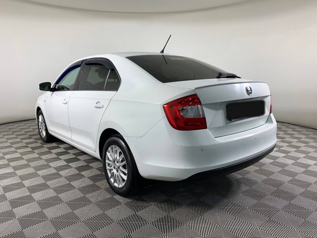 Skoda Rapid с пробегом — 2015 год. Фото: #6
