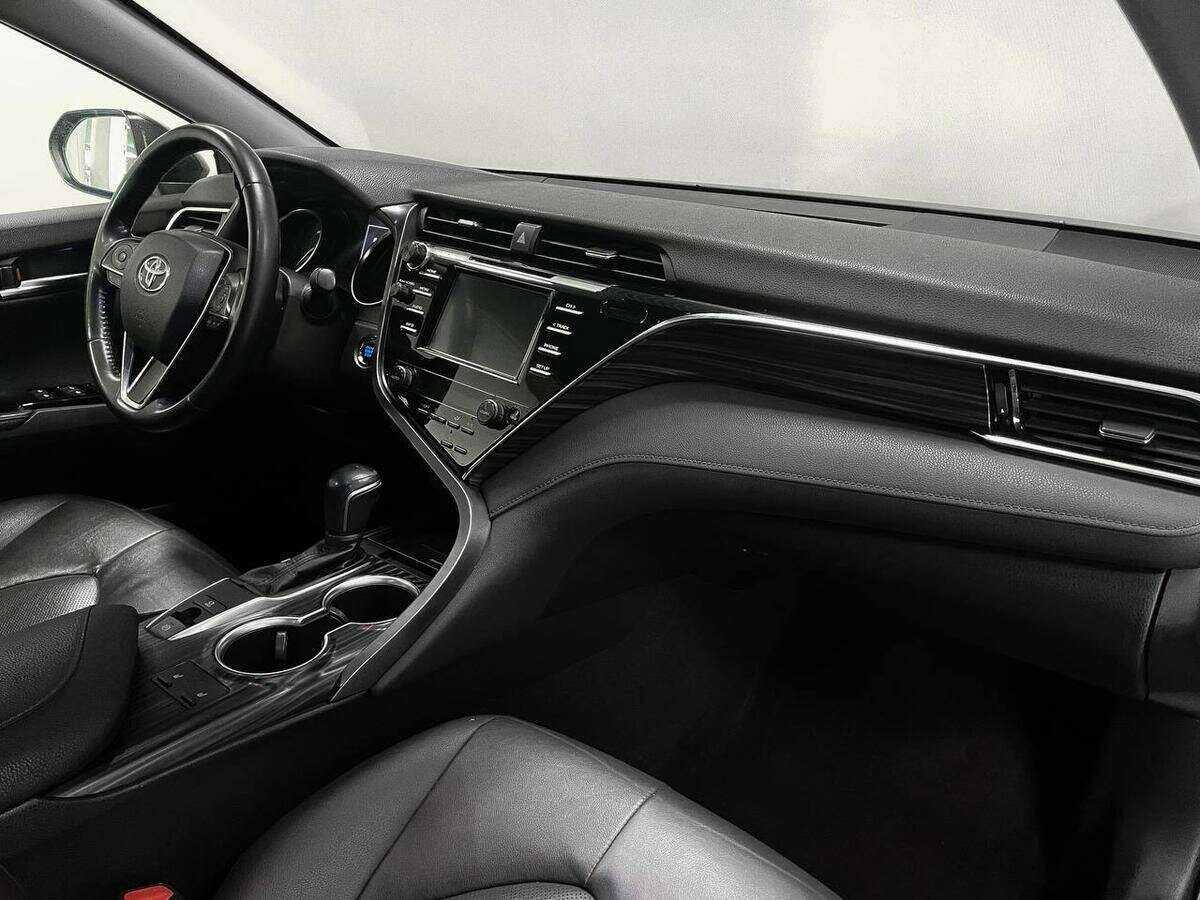 Toyota Camry с пробегом — 2018 год. Фото: #7