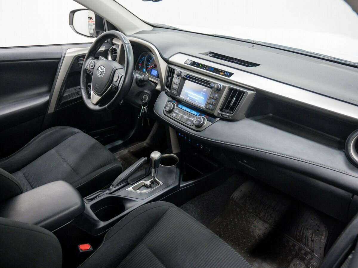 Toyota RAV4 с пробегом — 2014 год. Фото: #6