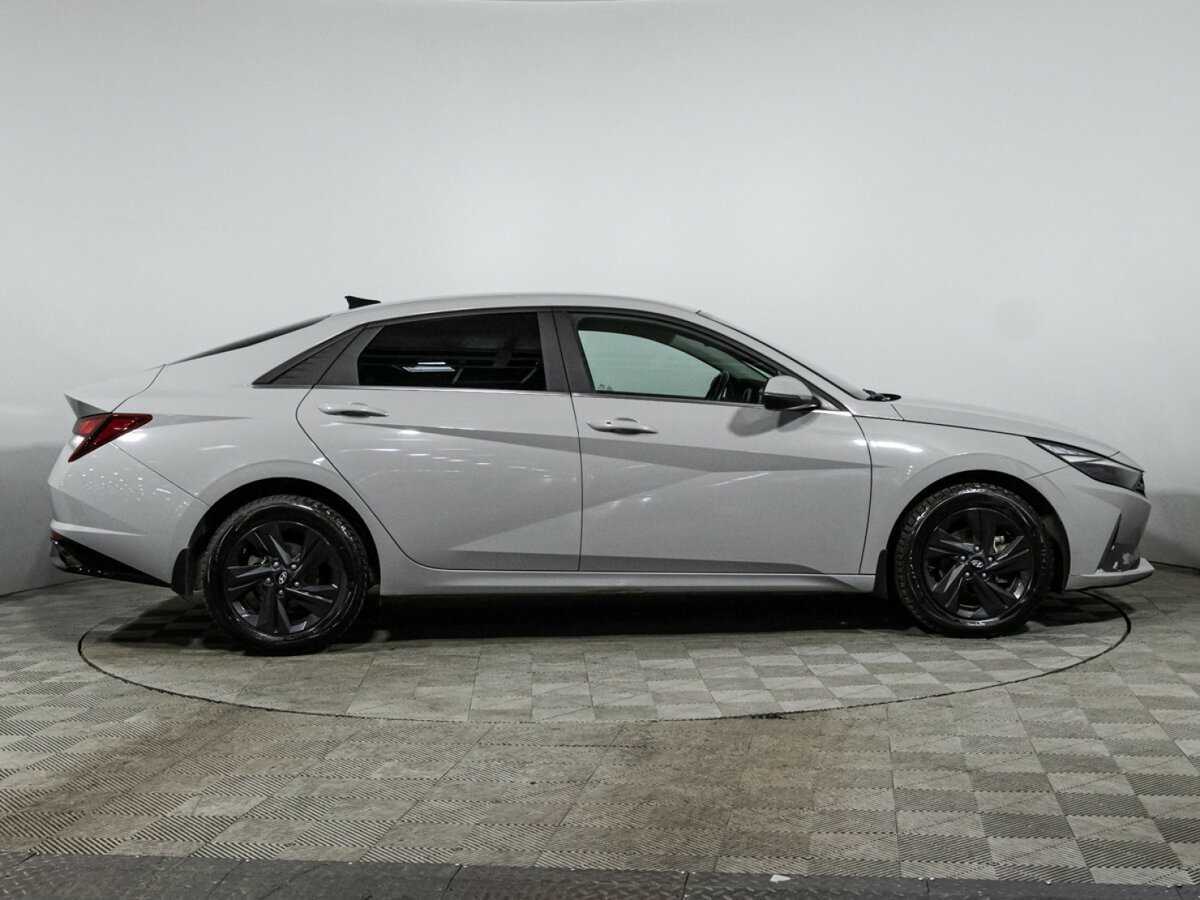 Hyundai Elantra с пробегом — 2021 год. Фото: #3