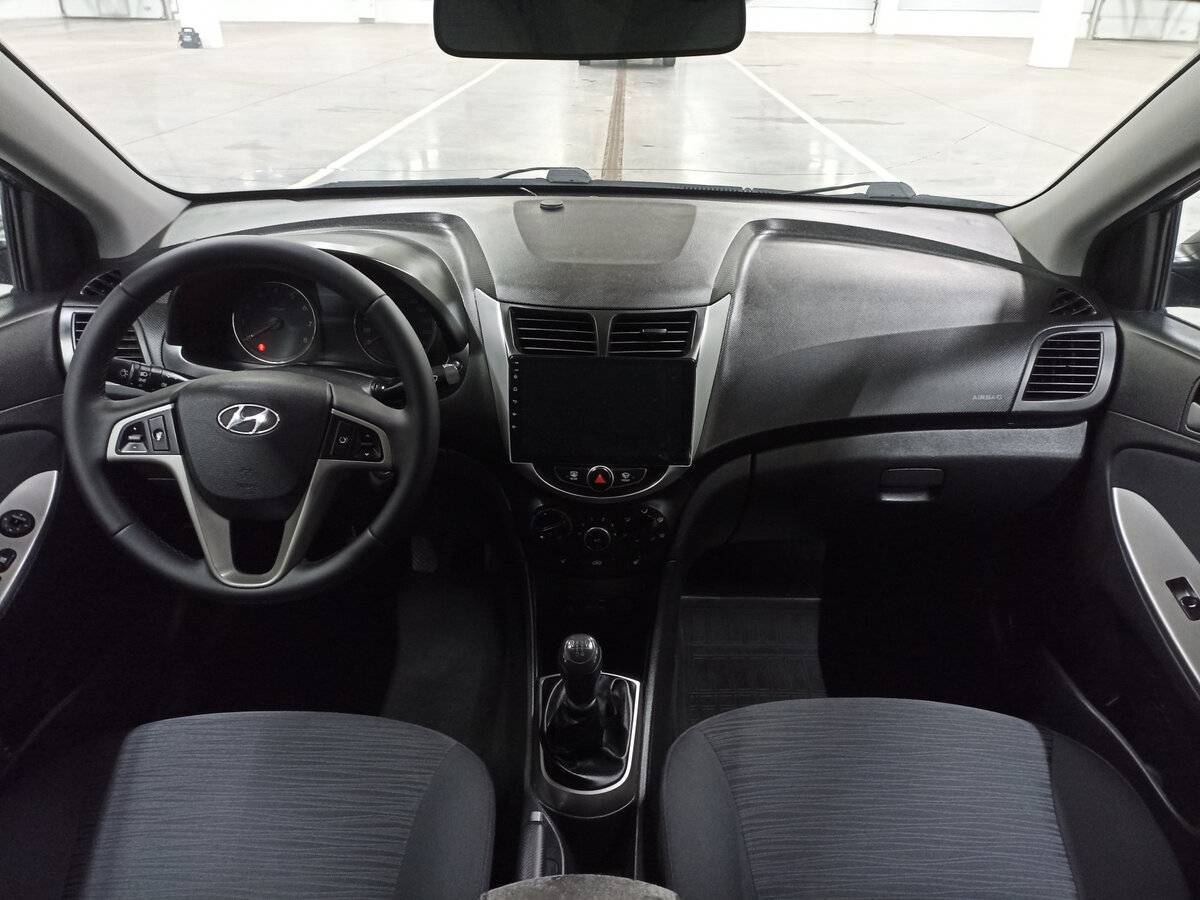 Hyundai Solaris с пробегом — 2015 год. Фото: #13