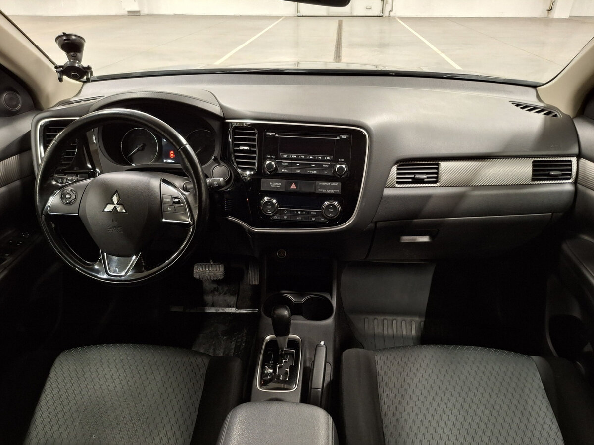 Mitsubishi Outlander с пробегом — 2015 год. Фото: #12
