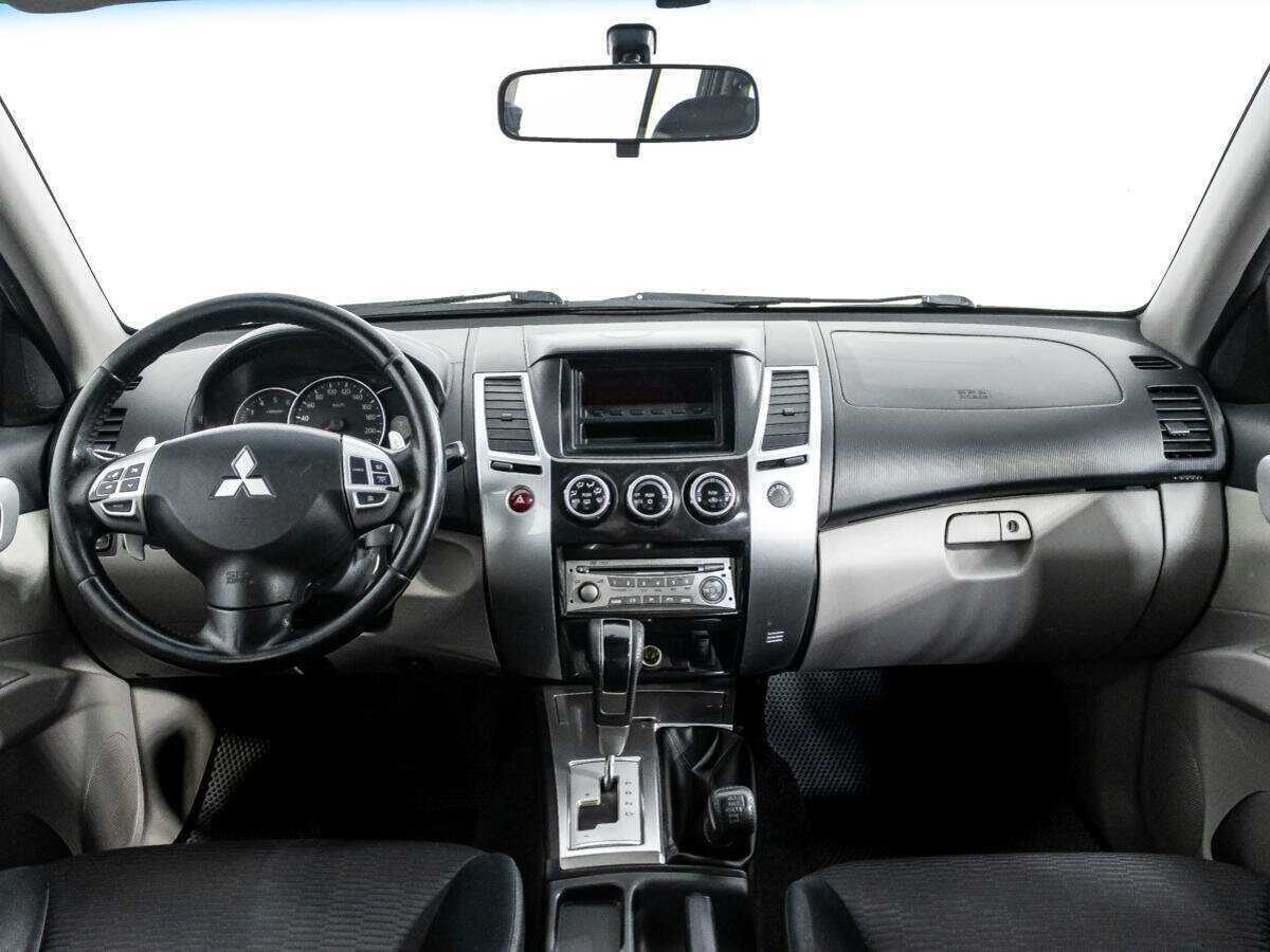 Mitsubishi Pajero Sport с пробегом — 2012 год. Фото: #13
