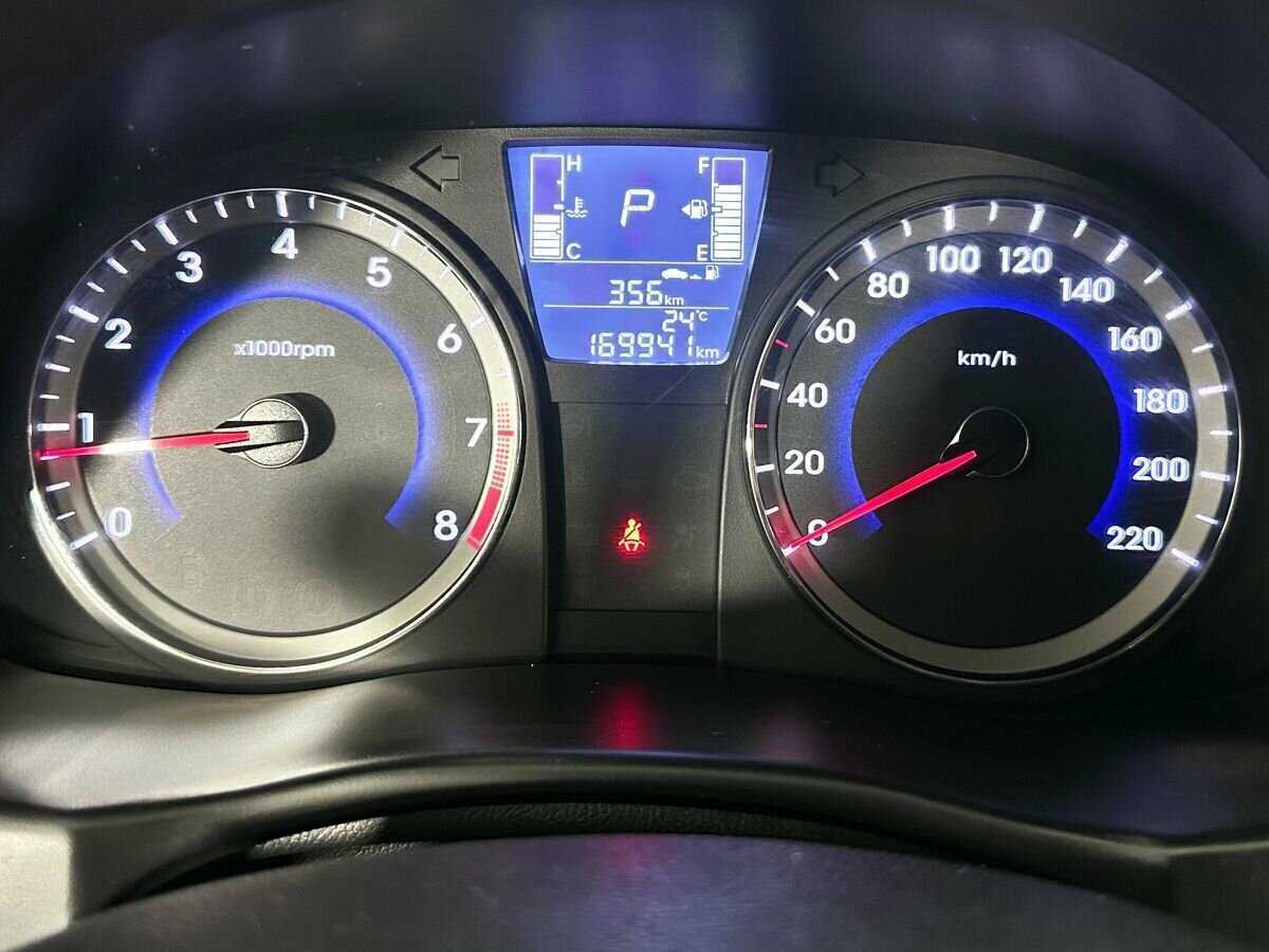 Hyundai Solaris с пробегом — 2015 год. Фото: #10