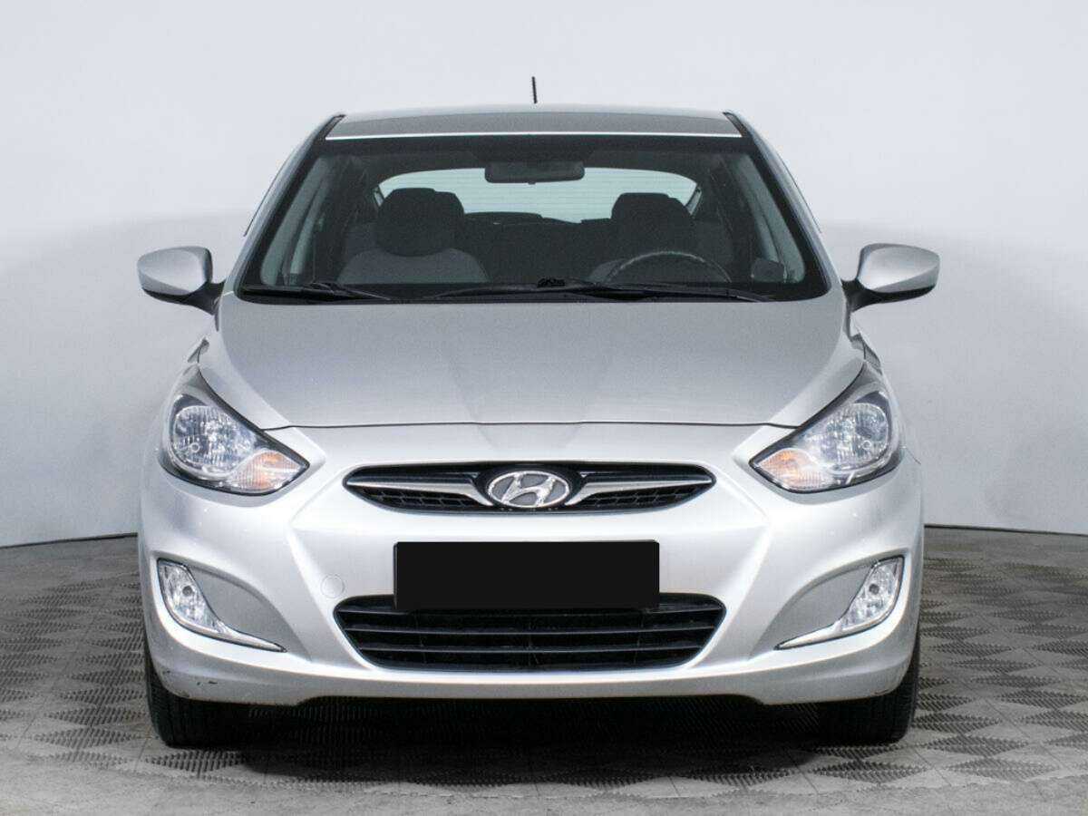 Hyundai Solaris с пробегом — 2012 год. Фото: #1