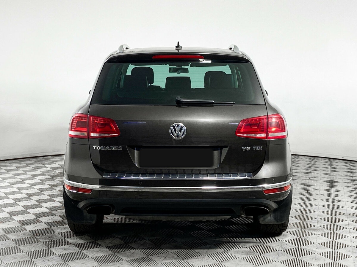 Volkswagen Touareg с пробегом — 2015 год. Фото: #4