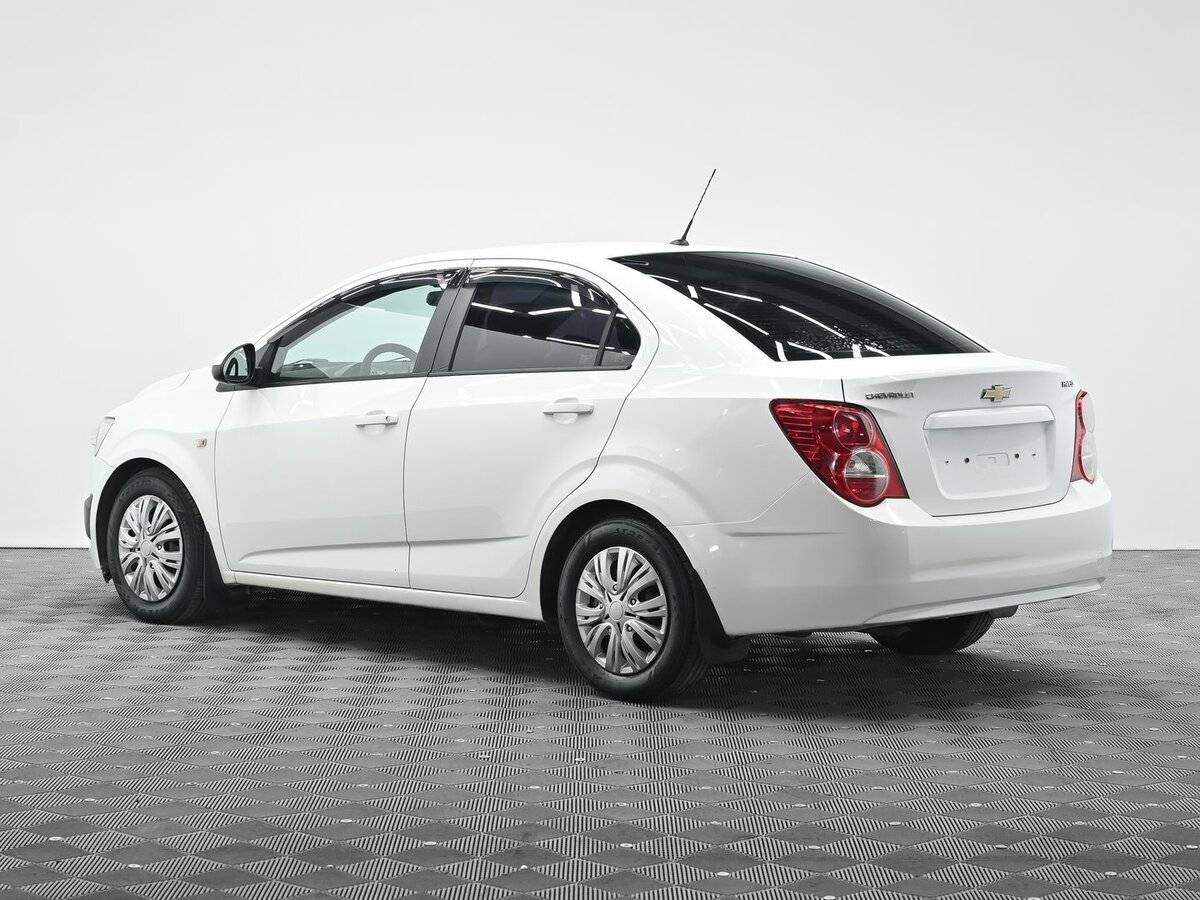 Chevrolet Aveo с пробегом — 2012 год. Фото: #2