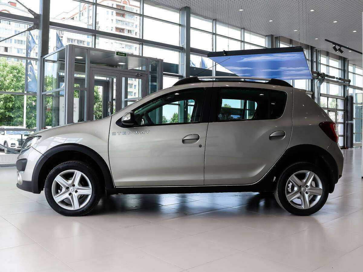 Renault Sandero с пробегом — 2017 год. Фото: #3