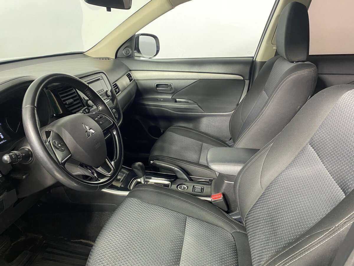 Mitsubishi Outlander с пробегом — 2017 год. Фото: #8