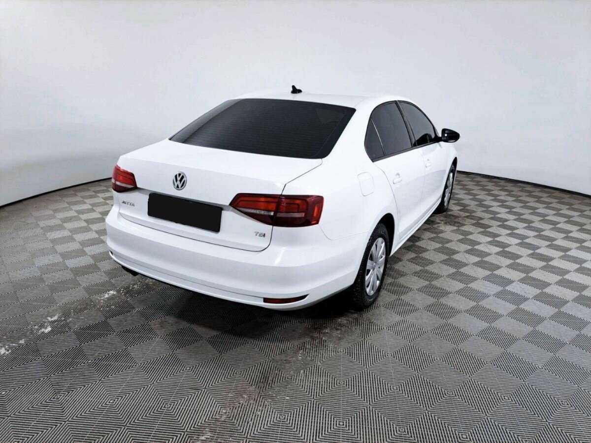 Volkswagen Jetta с пробегом — 2016 год. Фото: #4