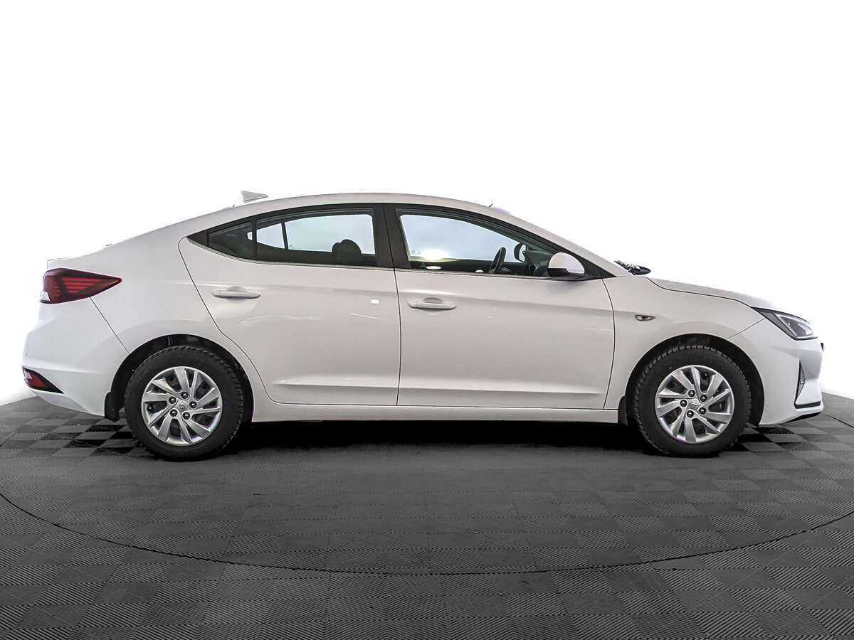 Hyundai Elantra с пробегом — 2020 год. Фото: #3