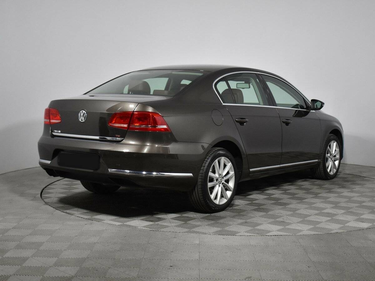 Volkswagen Passat с пробегом — 2012 год. Фото: #4