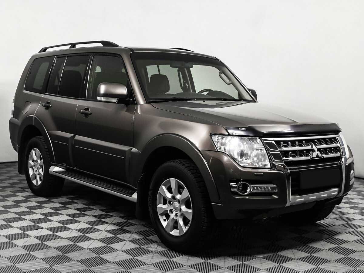 Mitsubishi Pajero с пробегом — 2015 год. Фото: #2