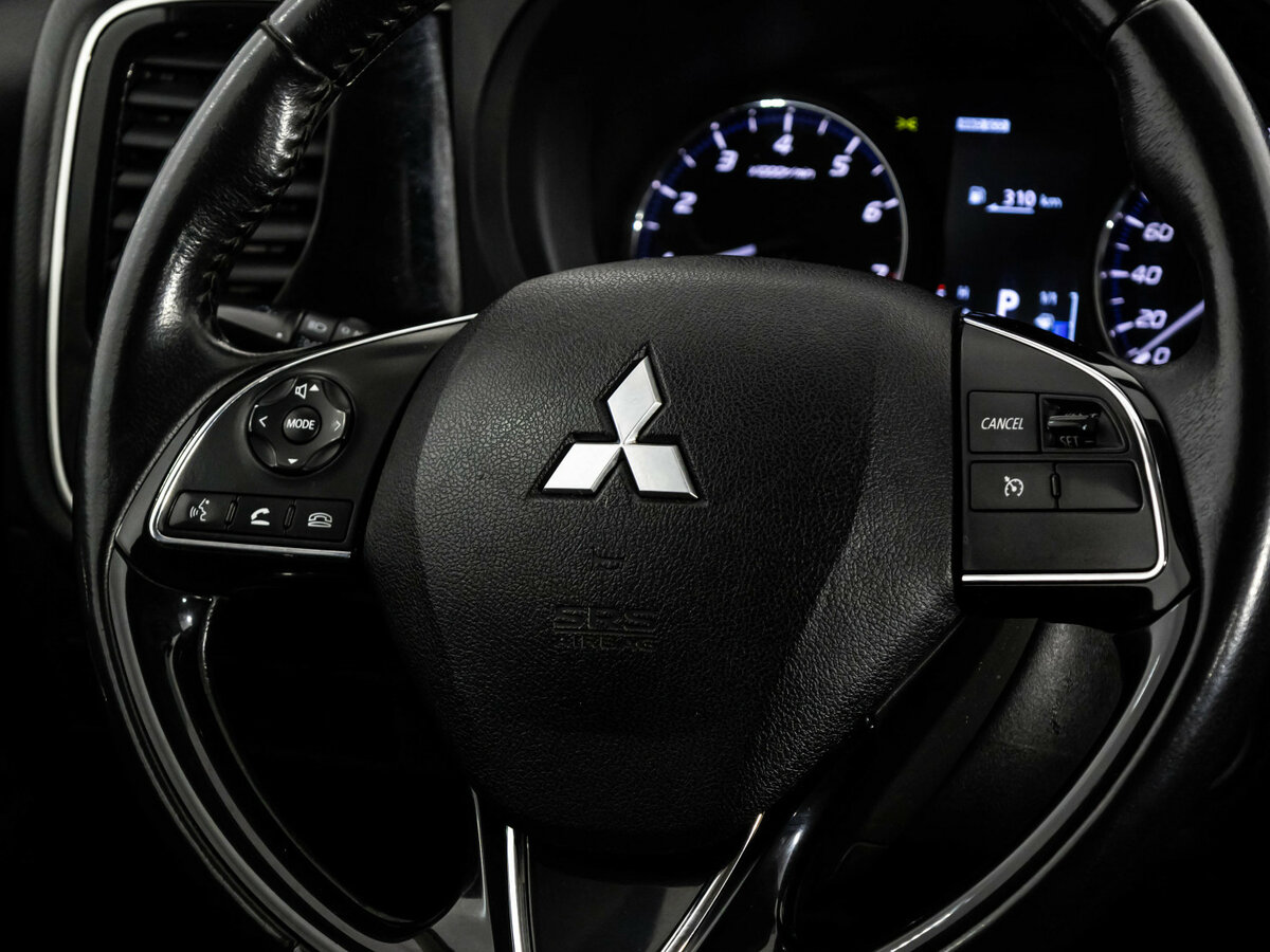 Mitsubishi Outlander с пробегом — 2017 год. Фото: #8