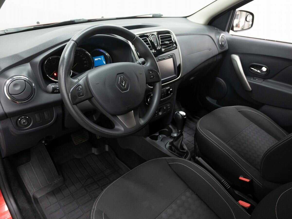 Renault Sandero с пробегом — 2017 год. Фото: #7