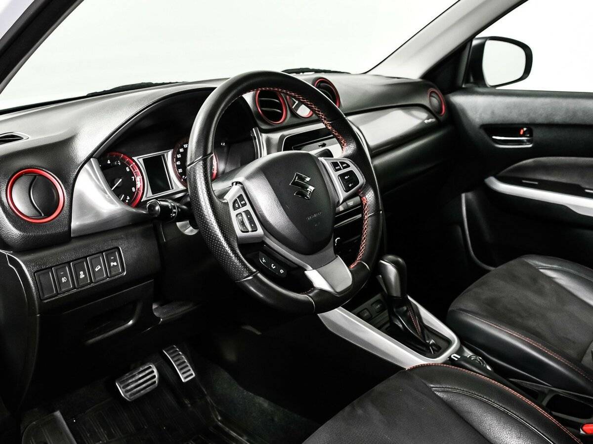 Suzuki Vitara с пробегом — 2016 год. Фото: #11