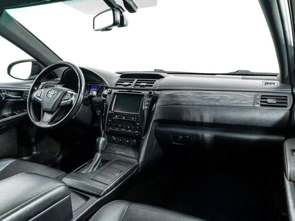 Toyota Camry с пробегом — 2017 год. Фото: #8
