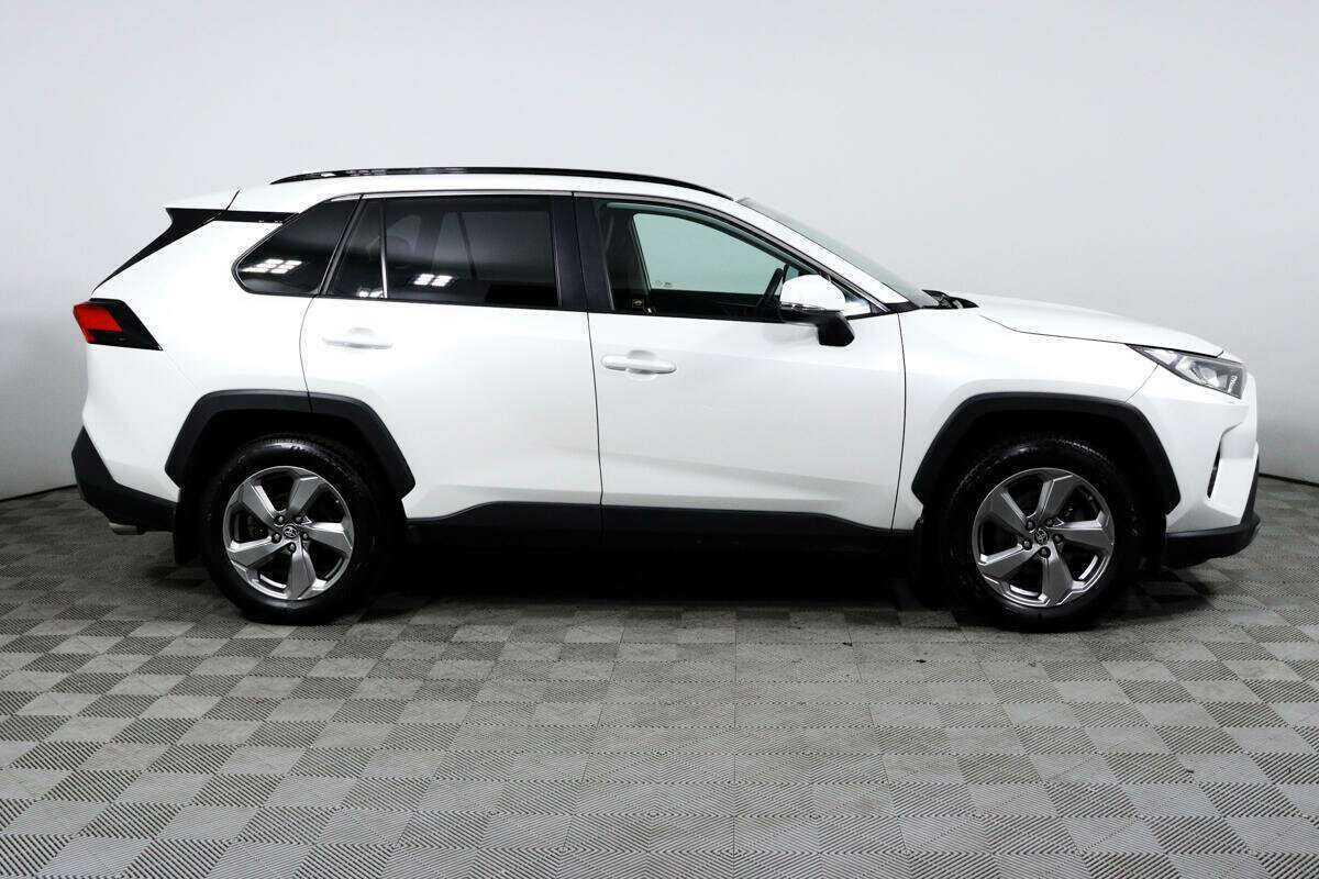 Toyota RAV4 с пробегом — 2020 год. Фото: #3