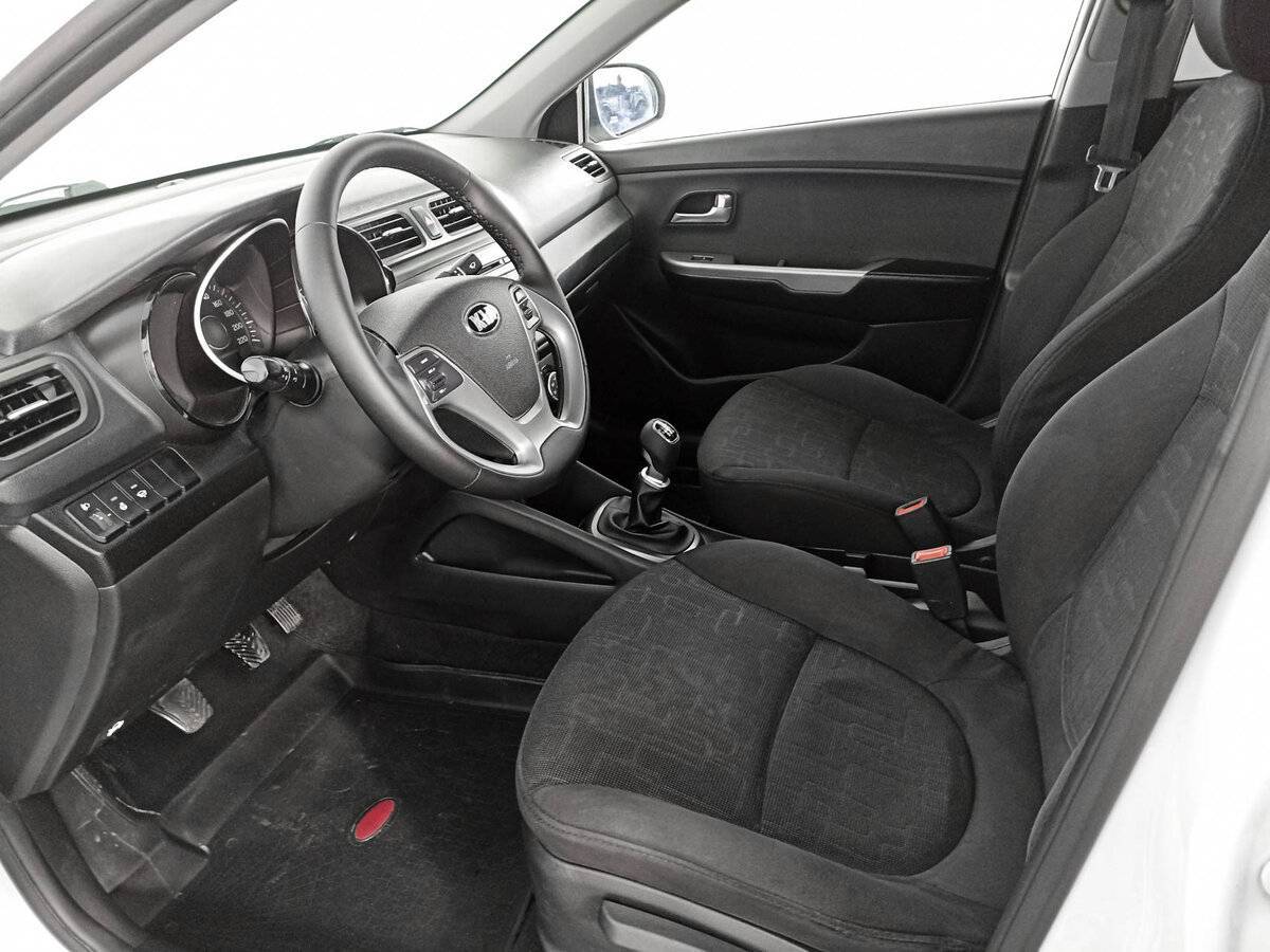Kia Rio с пробегом — 2015 год. Фото: #15