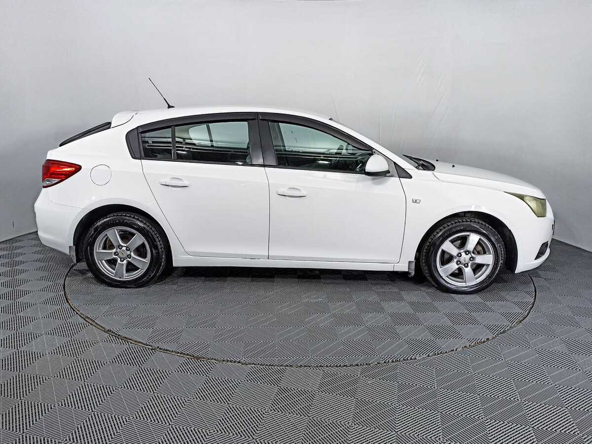 Chevrolet Cruze с пробегом — 2012 год. Фото: #3