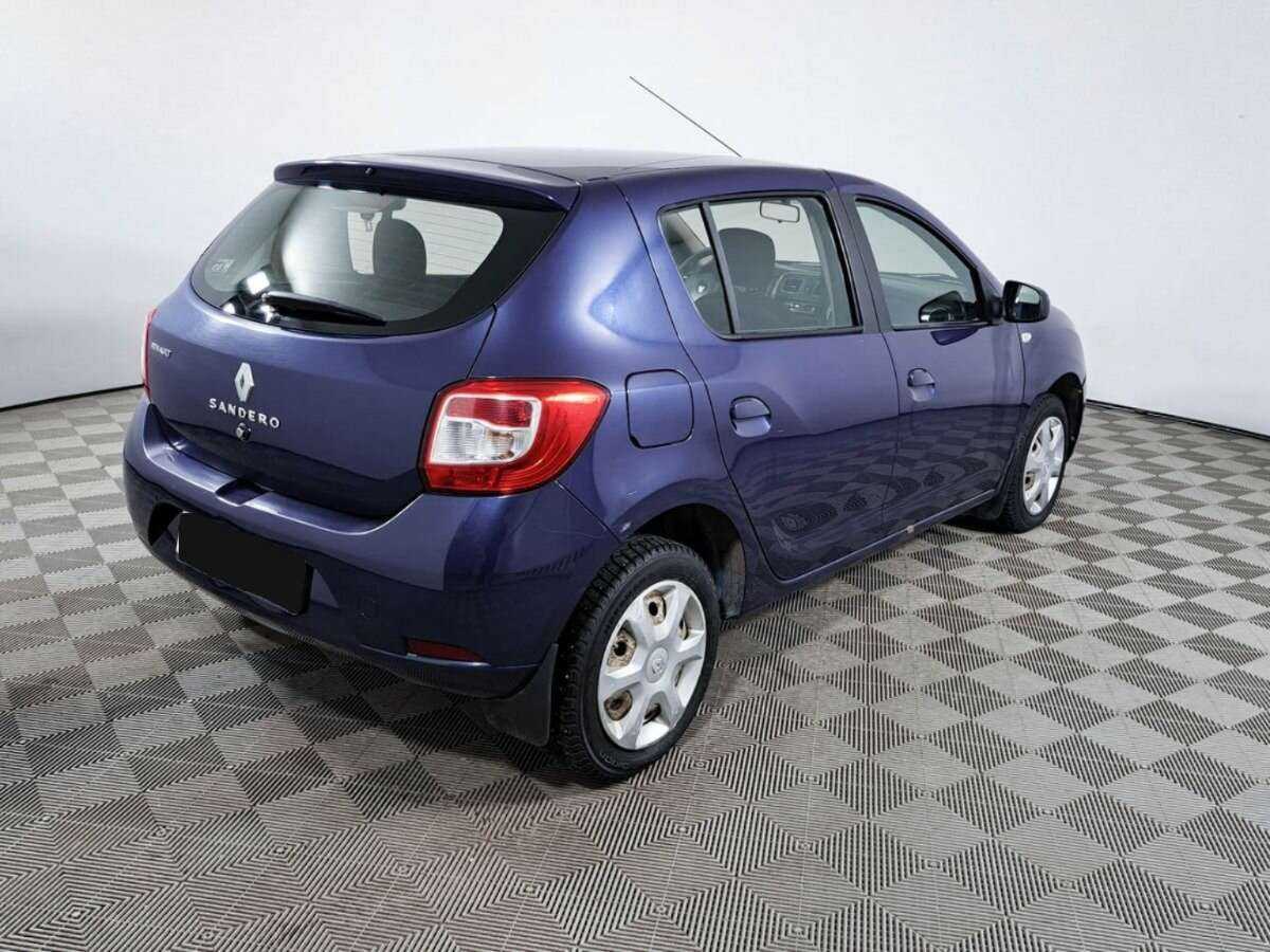 Renault Sandero с пробегом — 2015 год. Фото: #4