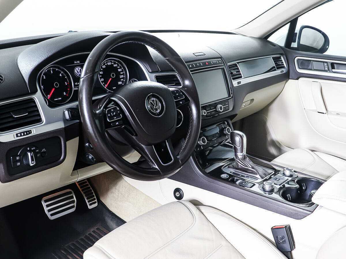 Volkswagen Touareg с пробегом — 2014 год. Фото: #12