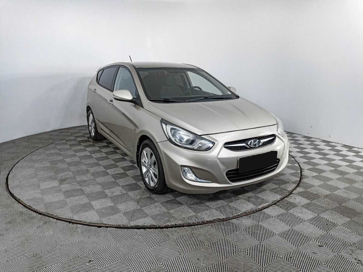 Hyundai Solaris с пробегом — 2012 год. Фото: #2