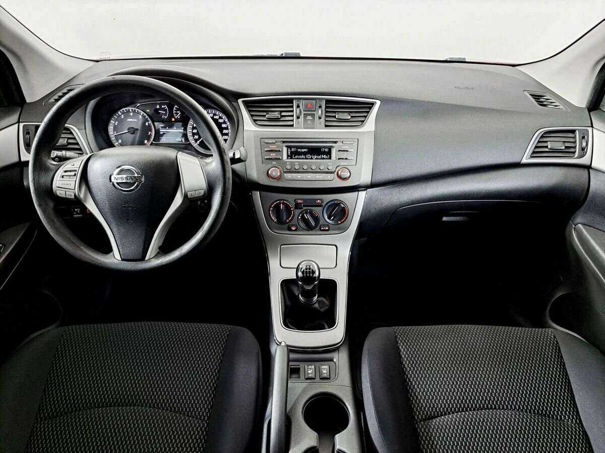 Nissan Tiida с пробегом — 2015 год. Фото: #11