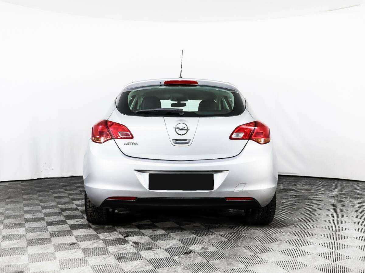 Opel Astra с пробегом — 2012 год. Фото: #5