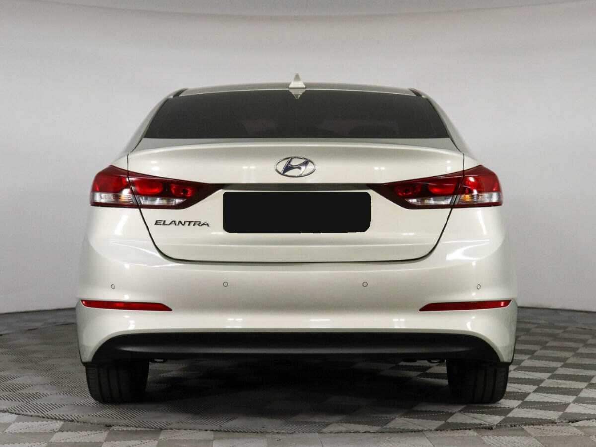 Hyundai Elantra с пробегом — 2017 год. Фото: #5