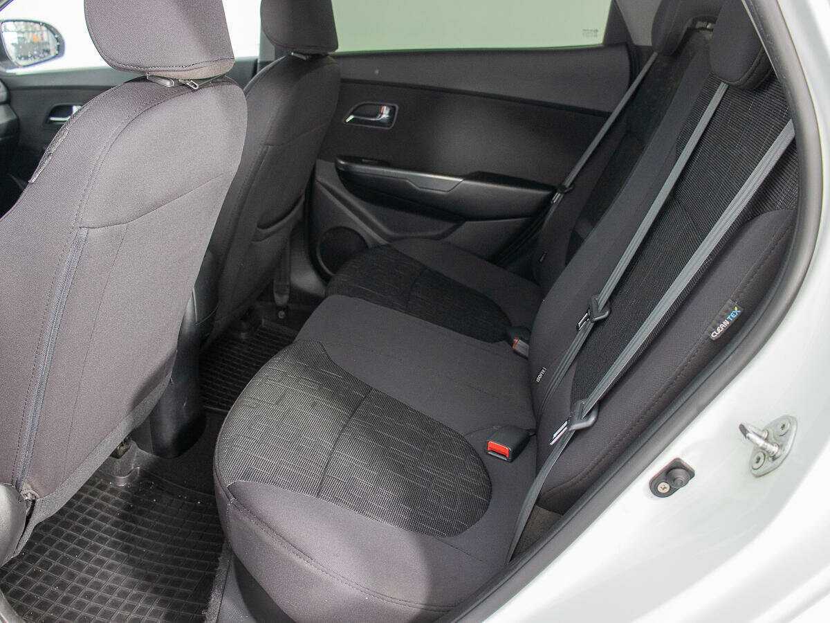 Kia Rio с пробегом — 2012 год. Фото: #10