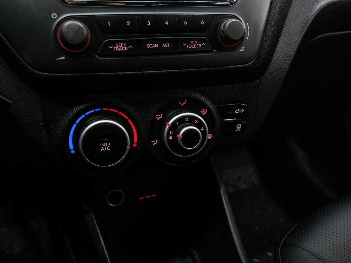 Kia Rio с пробегом — 2013 год. Фото: #19