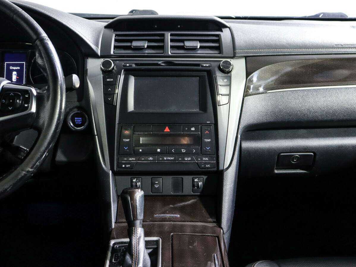 Toyota Camry с пробегом — 2016 год. Фото: #9