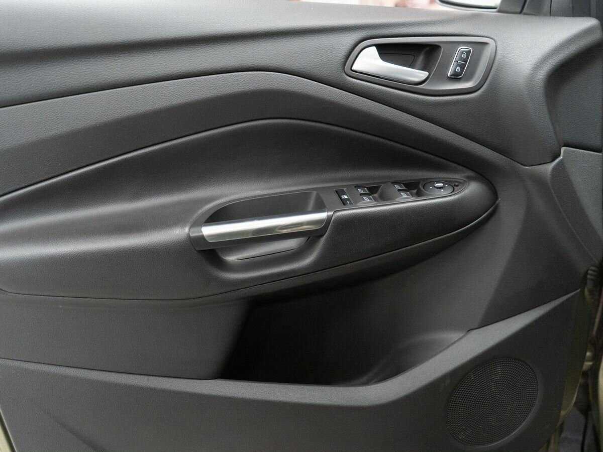 Ford Kuga с пробегом — 2014 год. Фото: #12