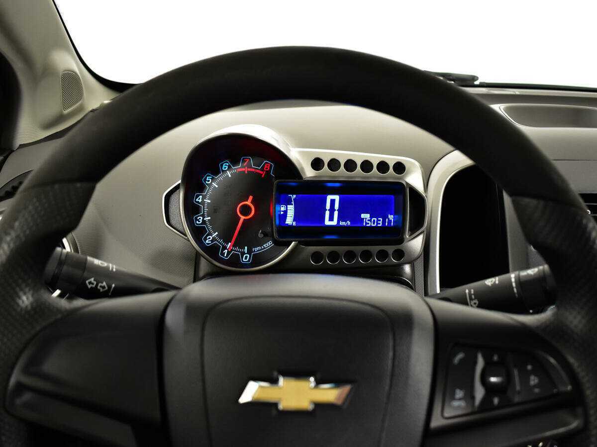 Chevrolet Aveo с пробегом — 2012 год. Фото: #10