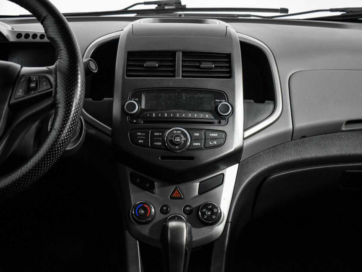 Chevrolet Aveo с пробегом — 2014 год. Фото: #14