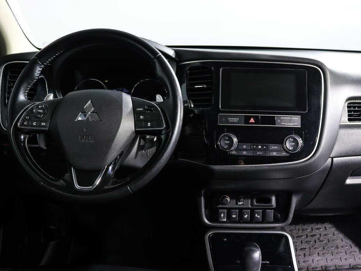 Mitsubishi Outlander с пробегом — 2020 год. Фото: #11