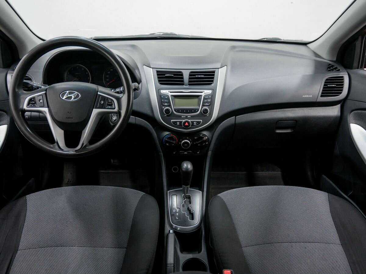 Hyundai Solaris с пробегом — 2012 год. Фото: #8