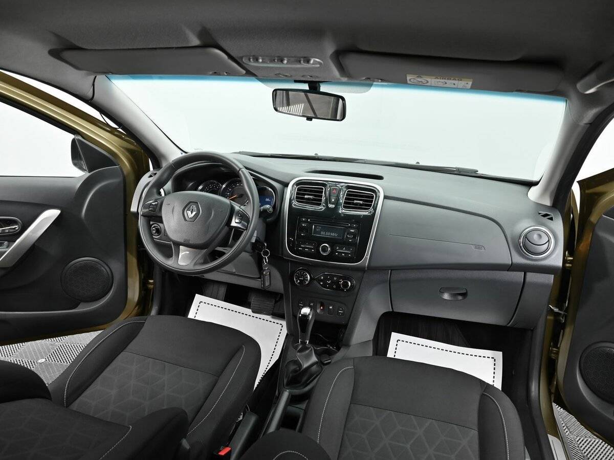Renault Sandero с пробегом — 2016 год. Фото: #10
