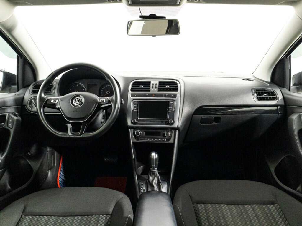 Volkswagen Polo с пробегом — 2018 год. Фото: #12