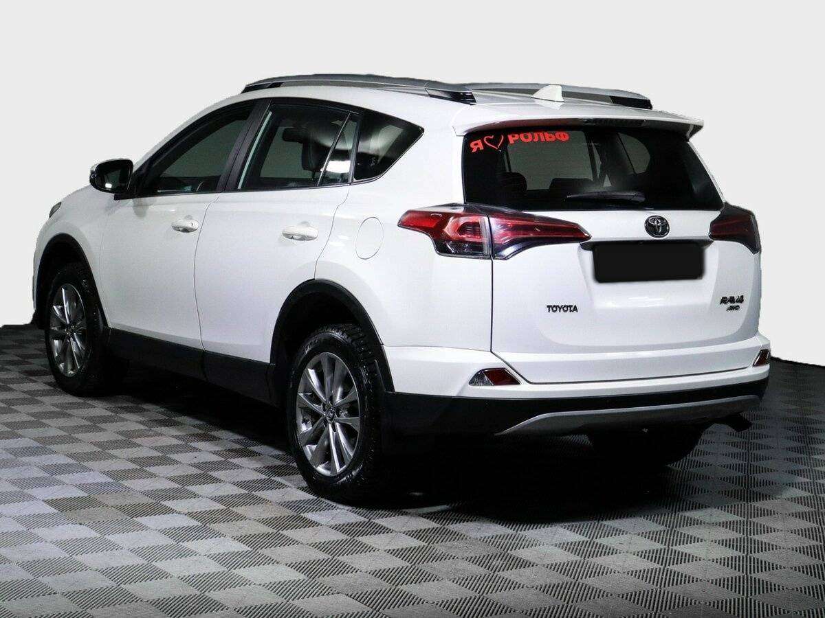 Toyota RAV4 с пробегом — 2017 год. Фото: #6