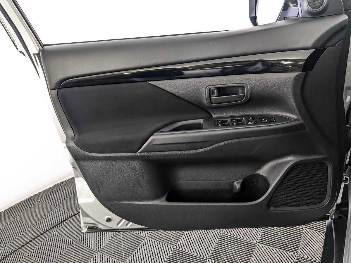 Mitsubishi Outlander с пробегом — 2019 год. Фото: #18