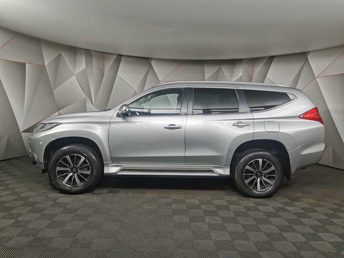 Mitsubishi Pajero Sport с пробегом — 2017 год. Фото: #4